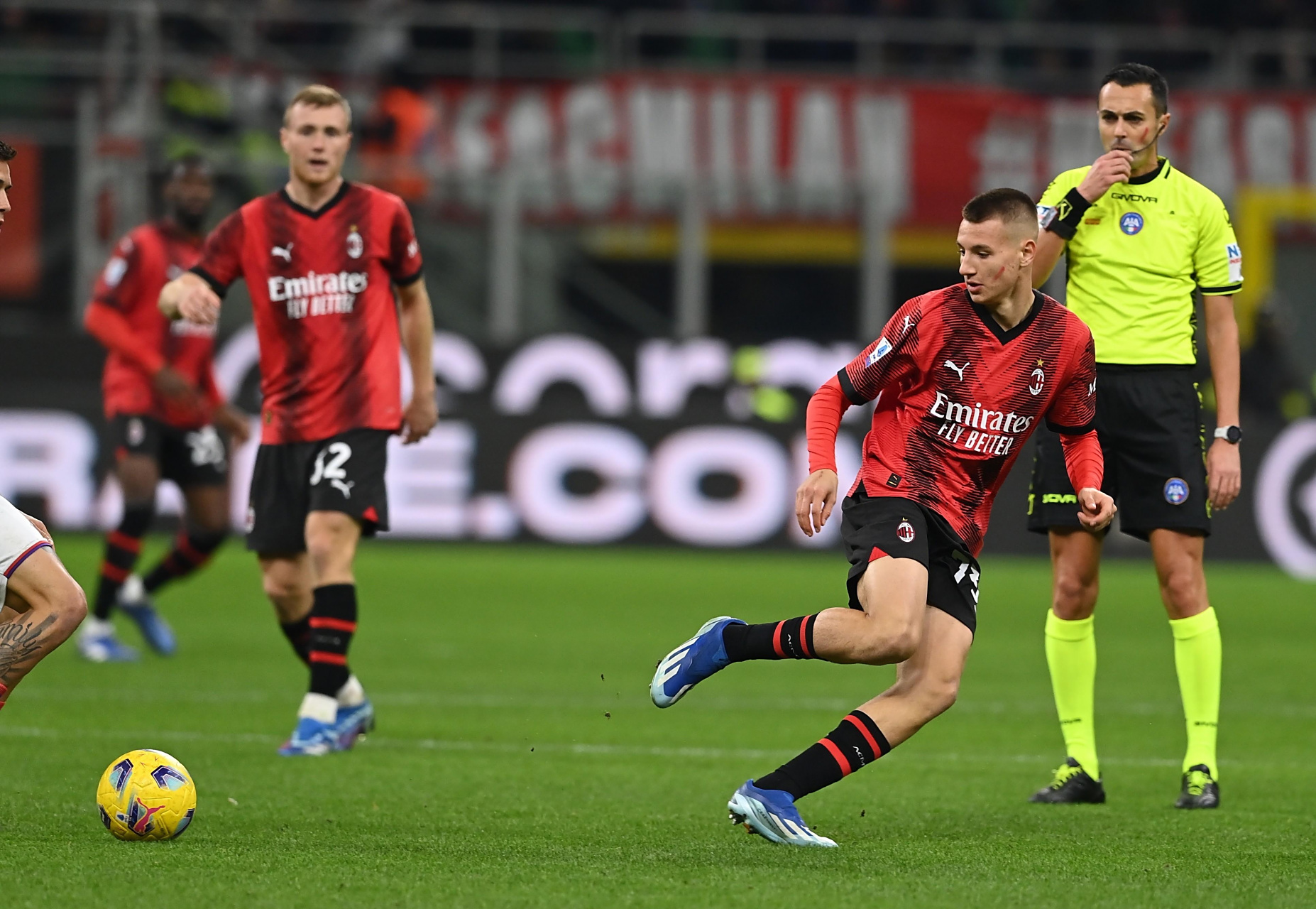 爱游戏官方-AC米兰主场完胜萨索洛，保持不败纪录的简单介绍