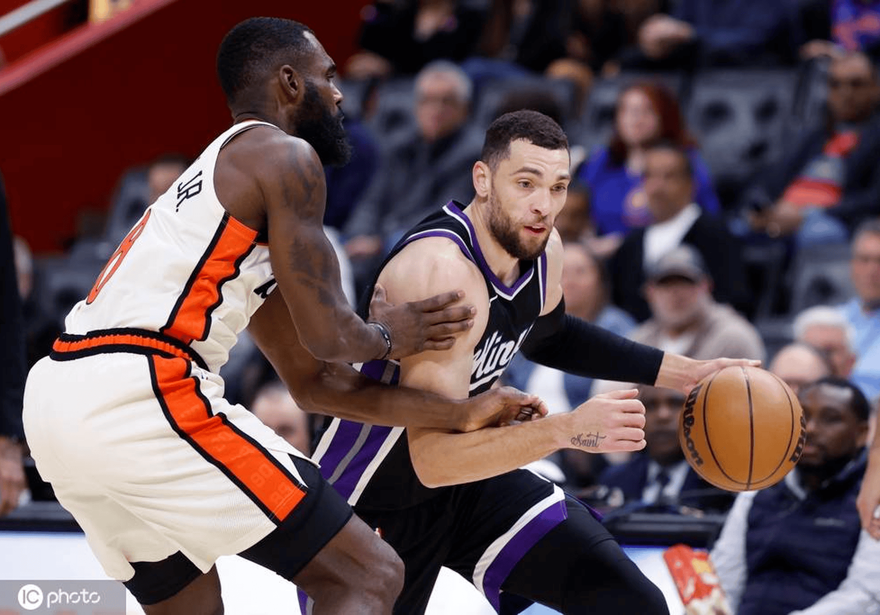 爱游戏娱乐-公牛不敌雄鹿，拉文砍下全场最佳得分的简单介绍