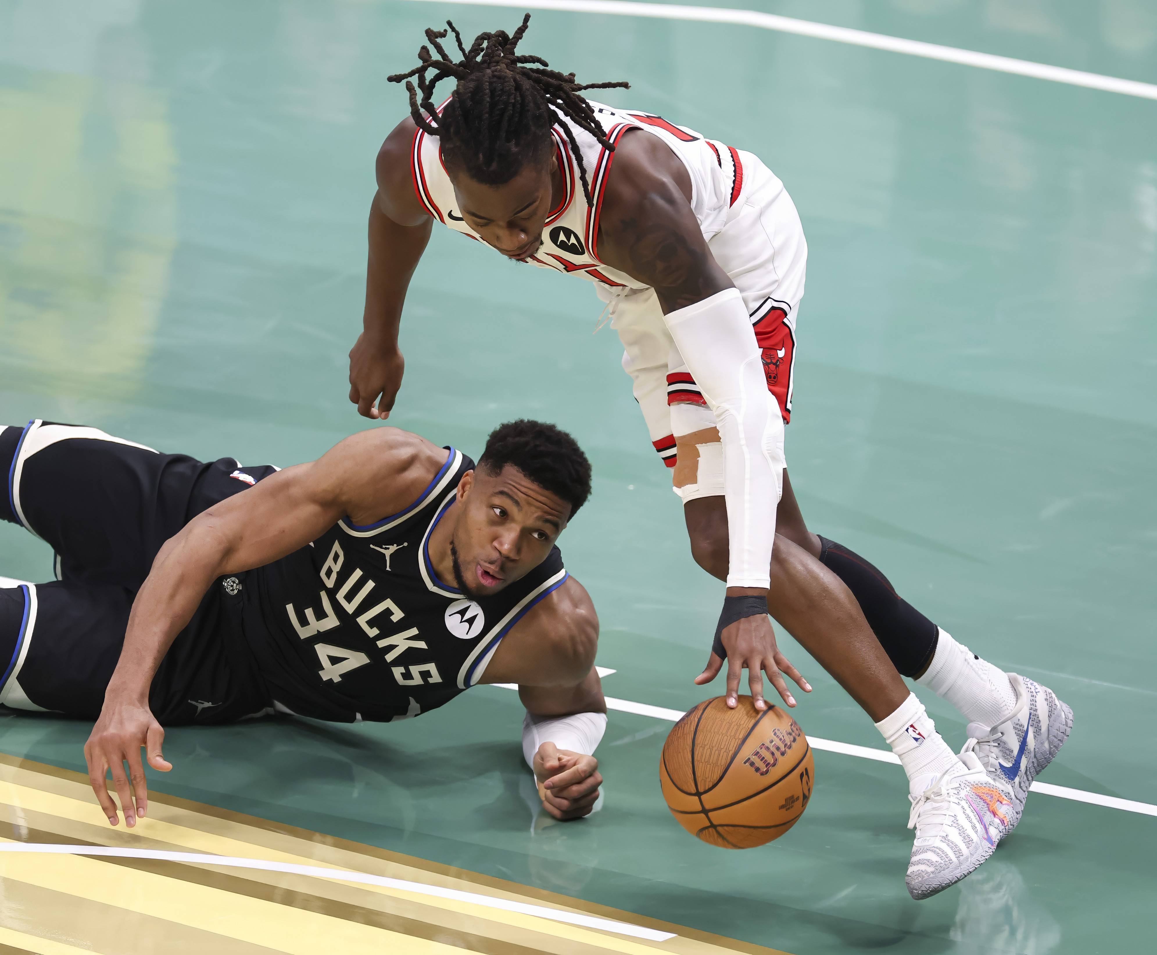 公牛不敌雄鹿,拉文砍下全场最佳得分的简单介绍 公牛不敌雄鹿,拉文砍下全场最佳得分的简单介绍