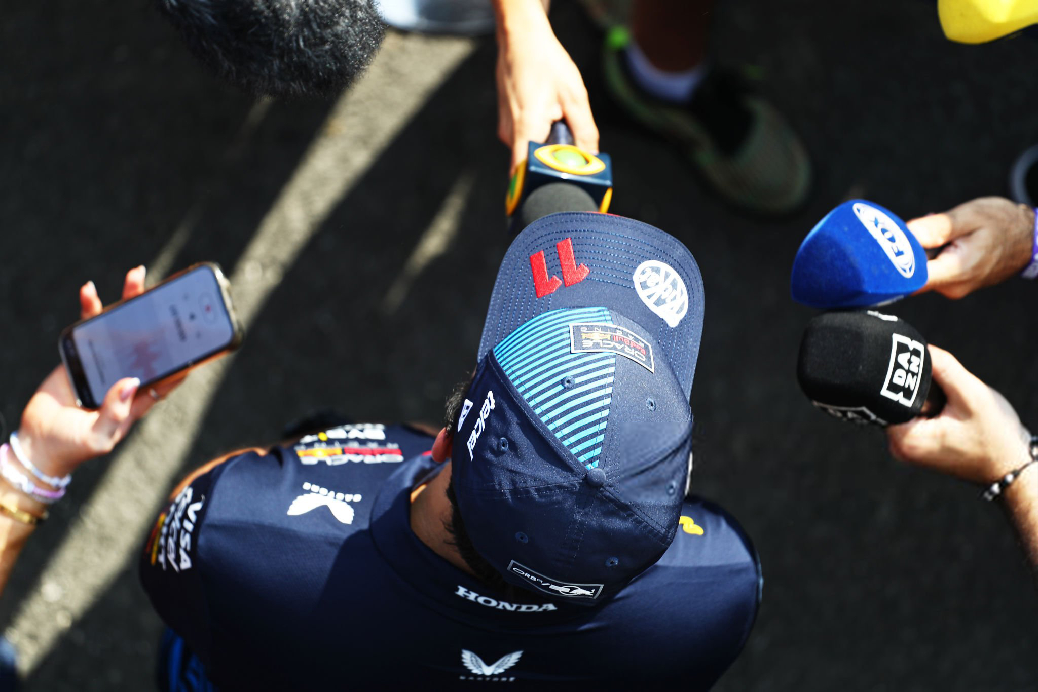 包含雷诺车队碾压红牛二队，佩雷兹状态火热的词条