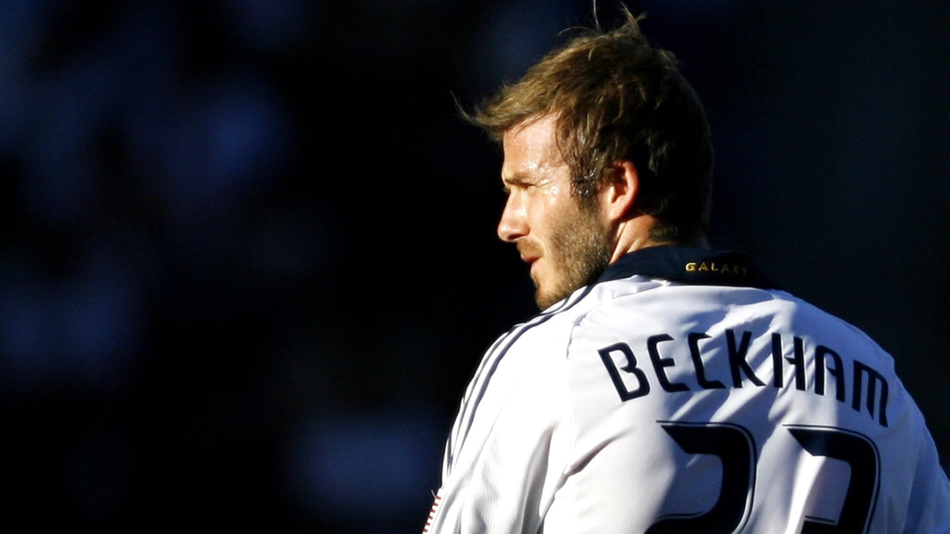 AYX官方直播-赛道与绿茵的跨界交响，当梅西凝视着C罗的极速王座