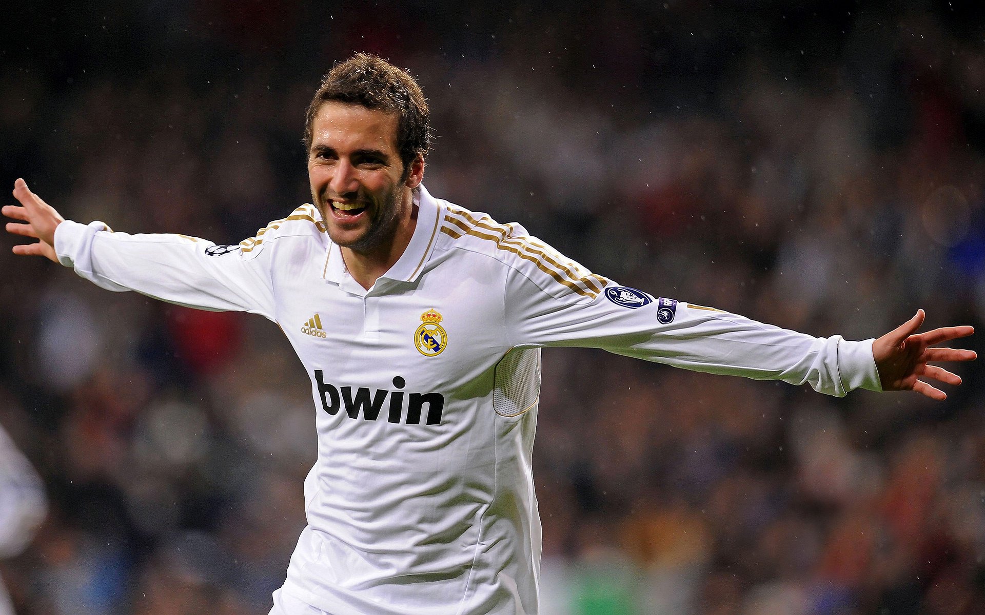 爱游戏体育-绿茵场上的双重奏，西甲国家德比战术风云与亚洲杯伊拉克闪电战的胜利启示